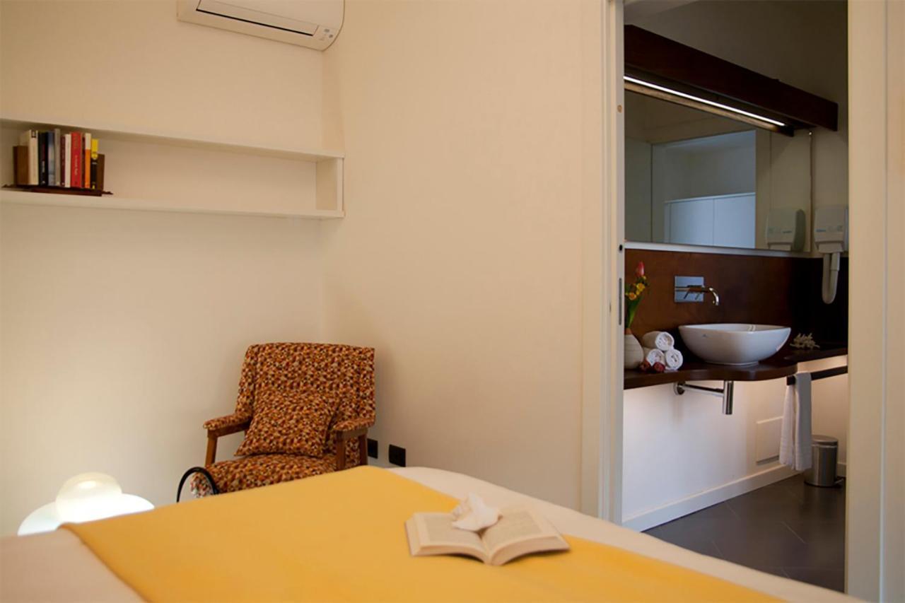 Foyer Rooms & Suites Affittacamere カリアリ エクステリア 写真